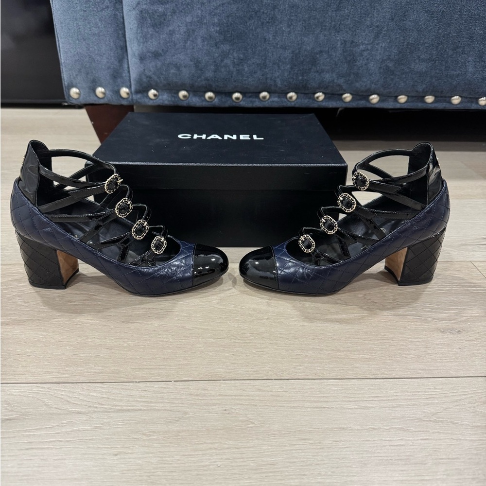 Chanel Interlocking Straps Navy/Black Quilted Pumps Size 37 - Picture 5 of 16